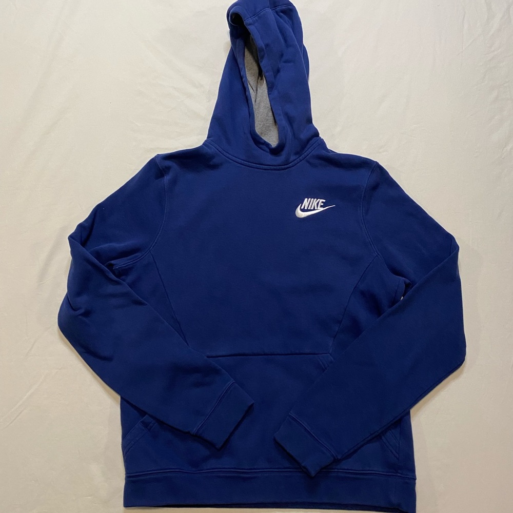 SOLD Nike sweatshirt hoodie lightweight women’s size small